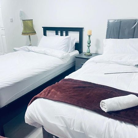 1 Bed Apartment With 2 Beds 1 Double Plus 1 Single Birmingham Exterior photo
